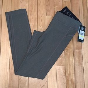 UNDER ARMOUR HEATGEAR LEGGINGS! NWT💘